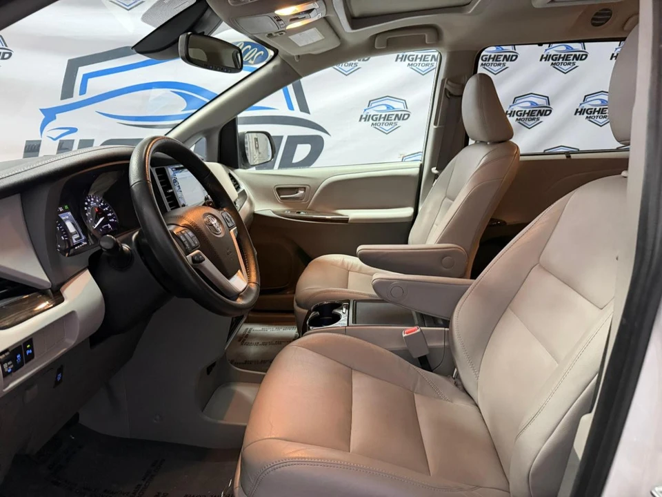 2020 Toyota Sienna 3rd Gen - Image 14 of 21