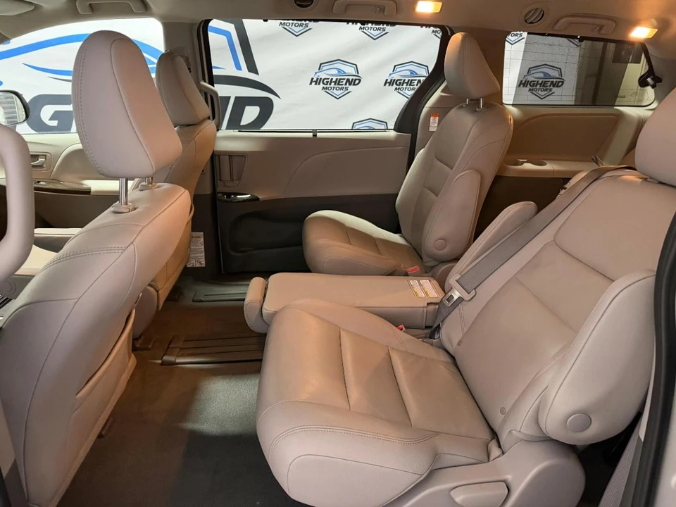 2020 Toyota Sienna 3rd Gen - Image 17 of 21