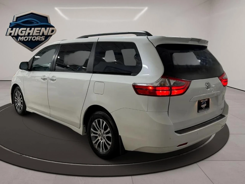 2020 Toyota Sienna 3rd Gen - Image 4 of 21
