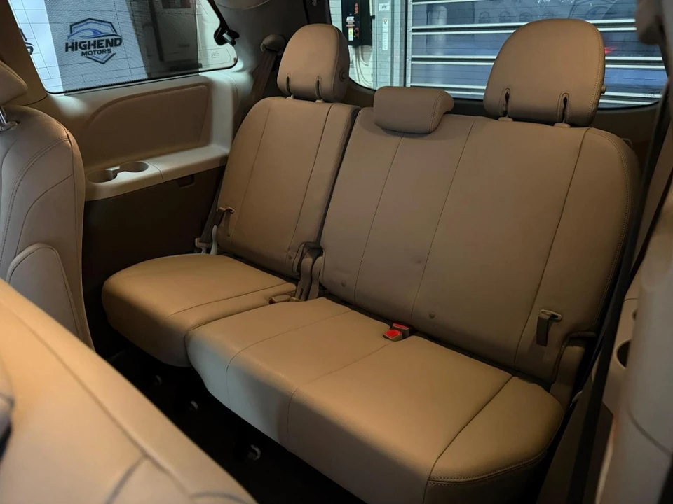 2020 Toyota Sienna 3rd Gen - Image 19 of 21