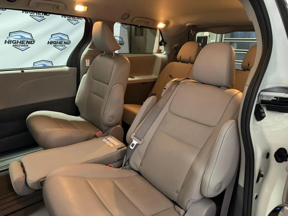2020 Toyota Sienna 3rd Gen - Image 18 of 21