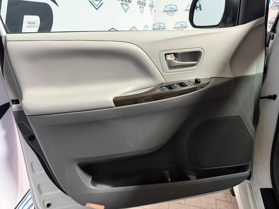 2020 Toyota Sienna 3rd Gen - Image 11 of 21