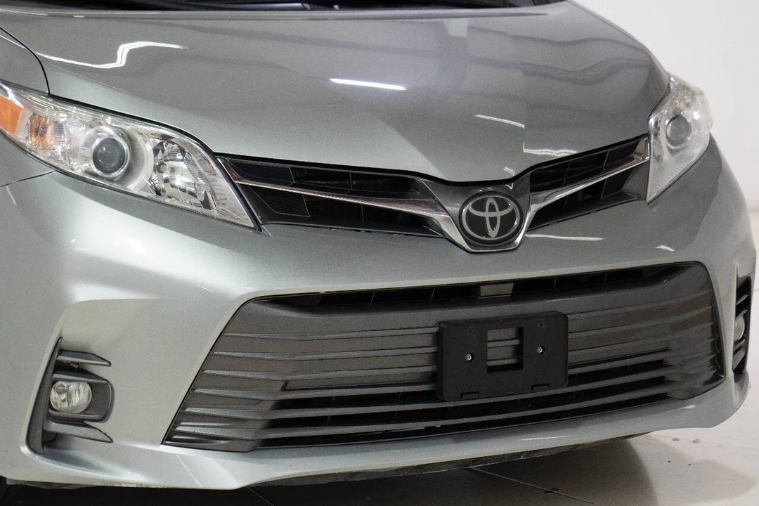 2020 Toyota Sienna 3rd Gen - Image 11 of 12
