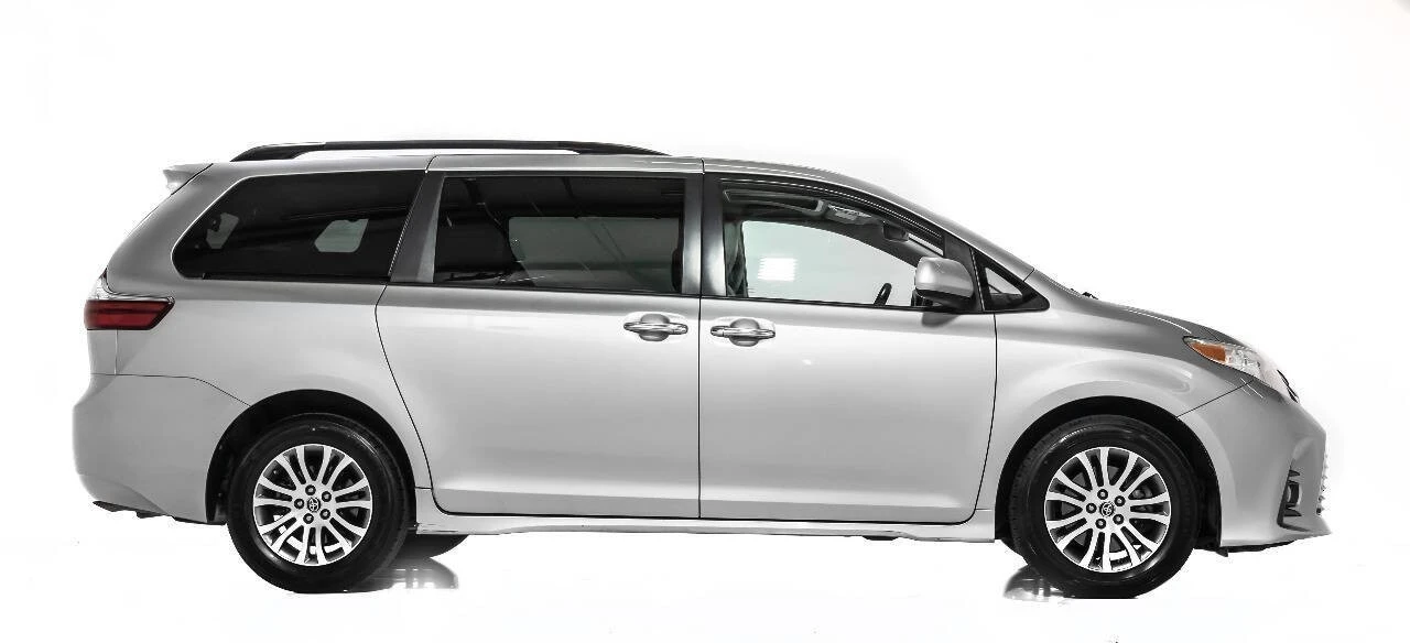 2020 Toyota Sienna 3rd Gen - Image 4 of 12