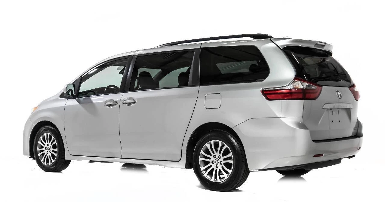 2020 Toyota Sienna 3rd Gen - Image 3 of 12