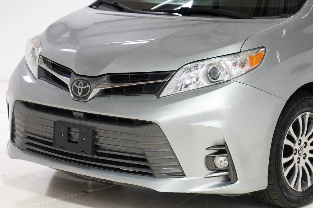 2020 Toyota Sienna 3rd Gen - Image 10 of 12