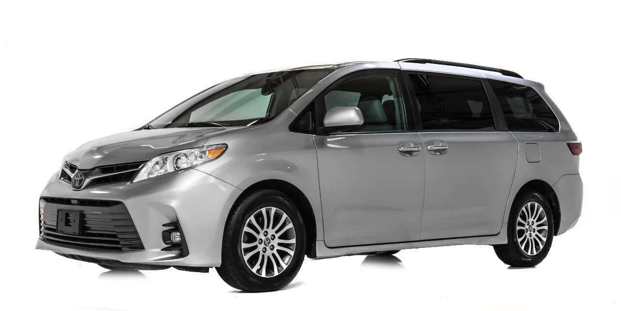 2020 Toyota Sienna 3rd Gen - Image 2 of 12