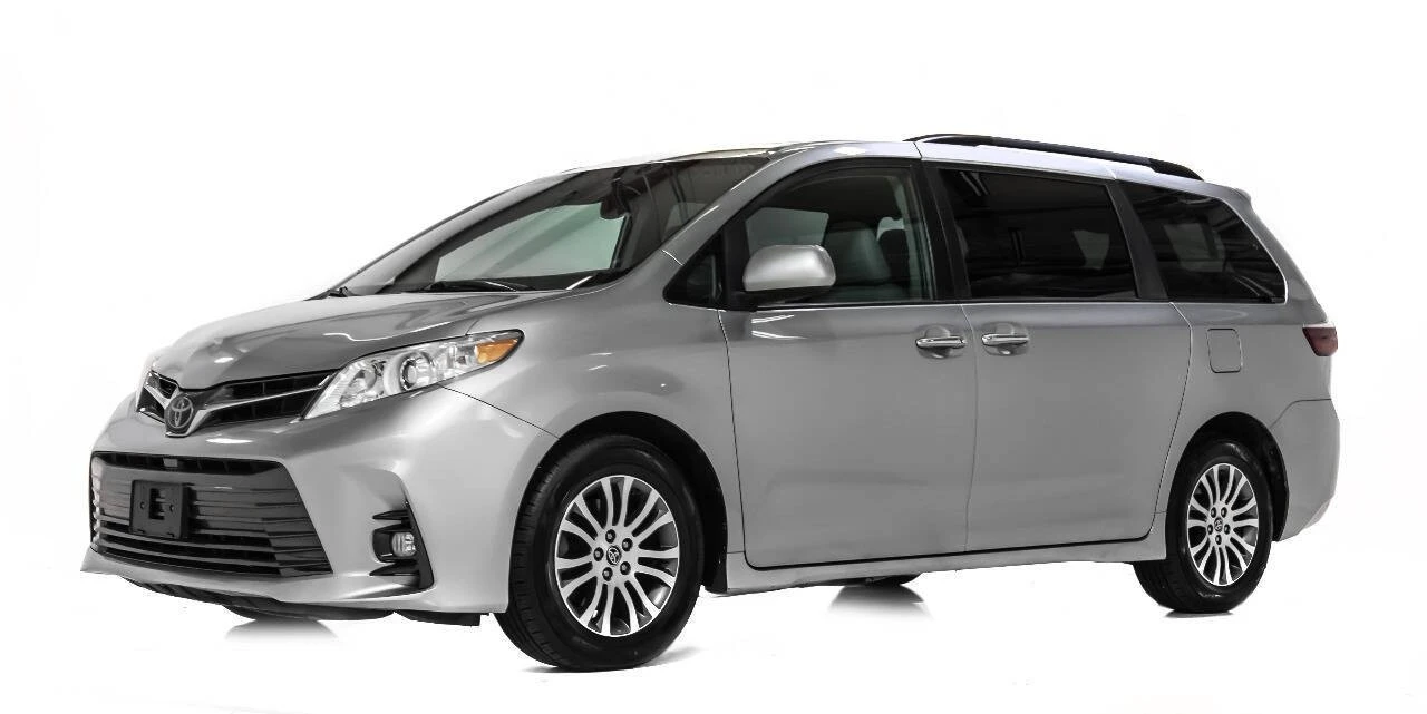 2020 Toyota Sienna 3rd Gen - Image 2 of 12