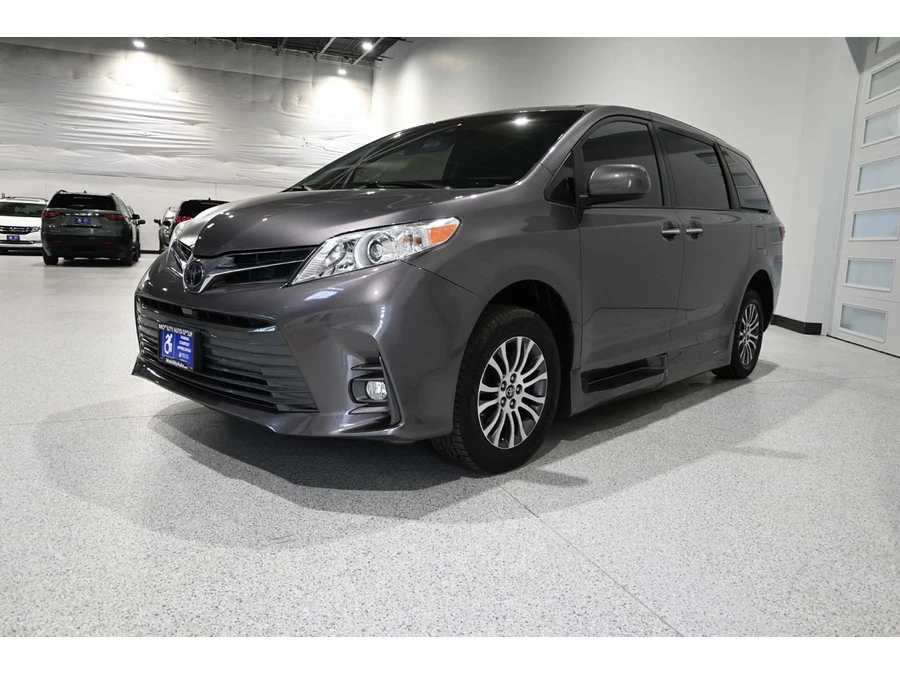 2020 Toyota Sienna 3rd Gen - Image 10 of 12