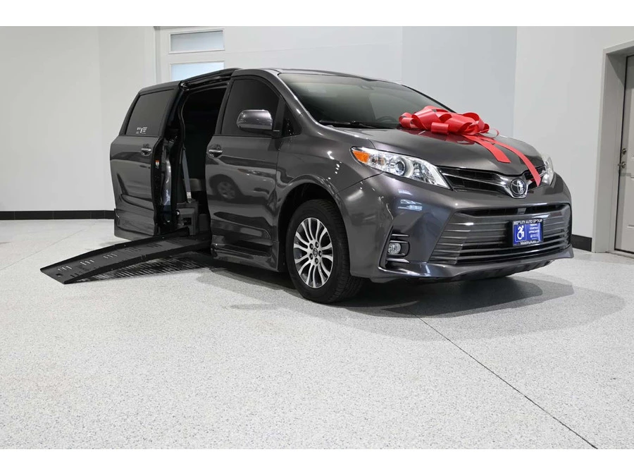 2020 Toyota Sienna 3rd Gen - Image 2 of 12