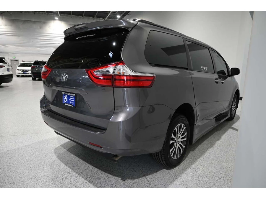 2020 Toyota Sienna 3rd Gen - Image 6 of 12