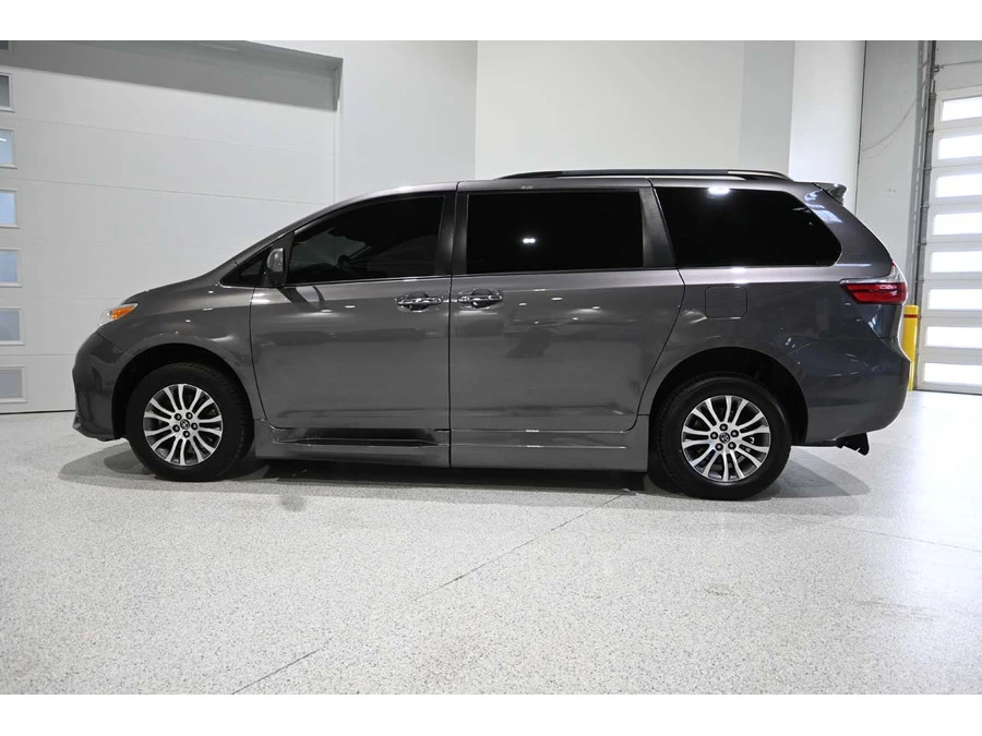 2020 Toyota Sienna 3rd Gen - Image 9 of 12