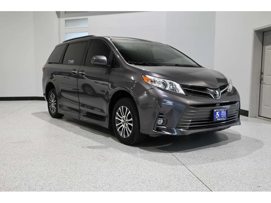 2020 Toyota Sienna 3rd Gen - Image 3 of 12