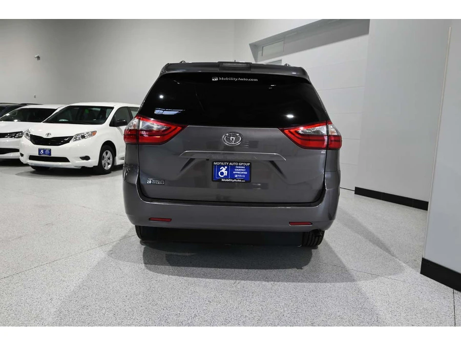 2020 Toyota Sienna 3rd Gen - Image 7 of 12
