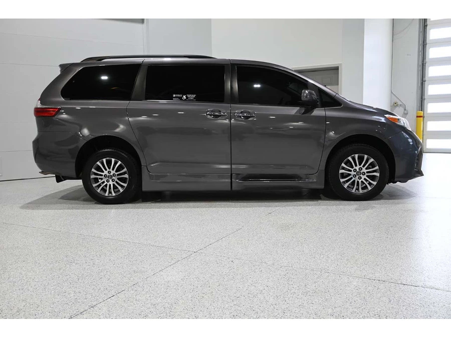 2020 Toyota Sienna 3rd Gen - Image 5 of 12