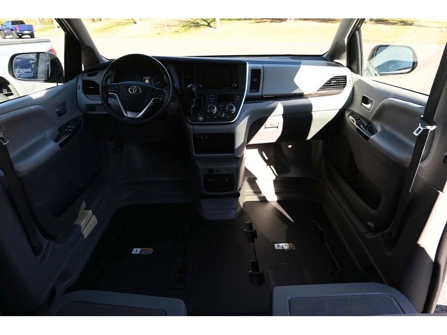 2020 Toyota Sienna 3rd Gen - Image 20 of 21