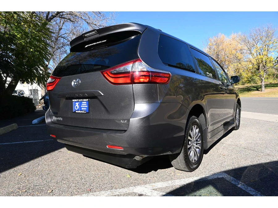 2020 Toyota Sienna 3rd Gen - Image 6 of 12