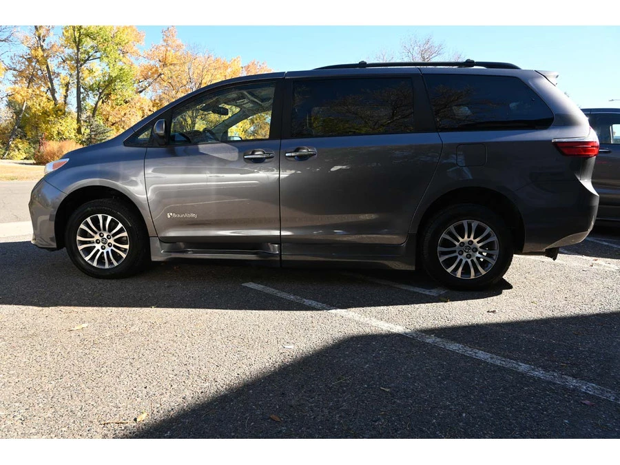 2020 Toyota Sienna 3rd Gen - Image 9 of 12