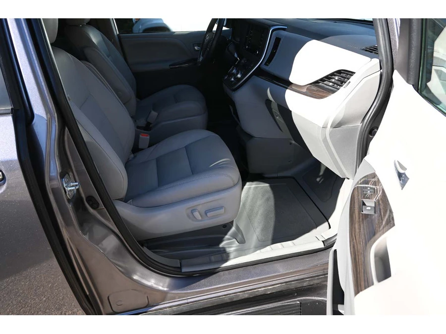 2020 Toyota Sienna 3rd Gen - Image 15 of 21