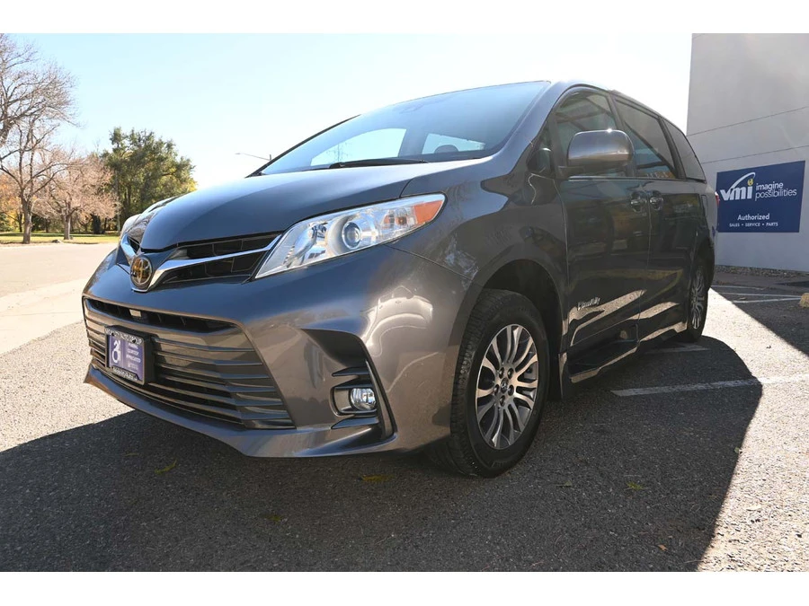 2020 Toyota Sienna 3rd Gen - Image 10 of 21