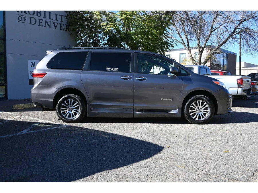 2020 Toyota Sienna 3rd Gen - Image 5 of 12