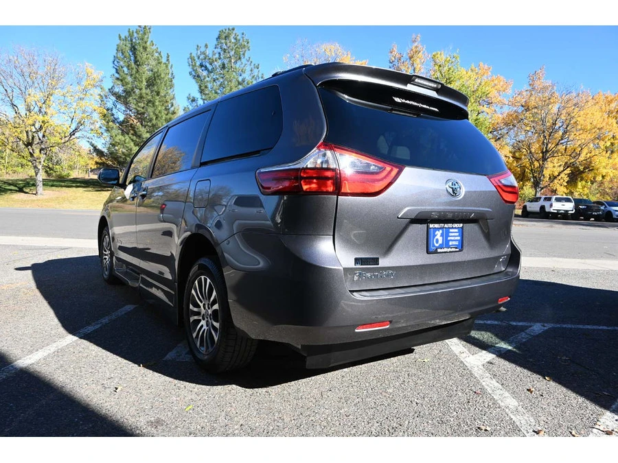 2020 Toyota Sienna 3rd Gen - Image 8 of 12