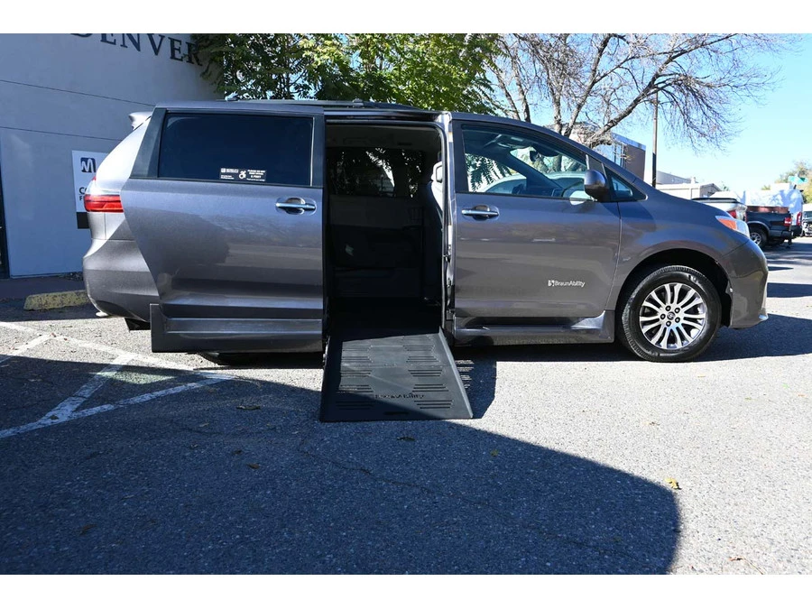 2020 Toyota Sienna 3rd Gen - Image 17 of 21