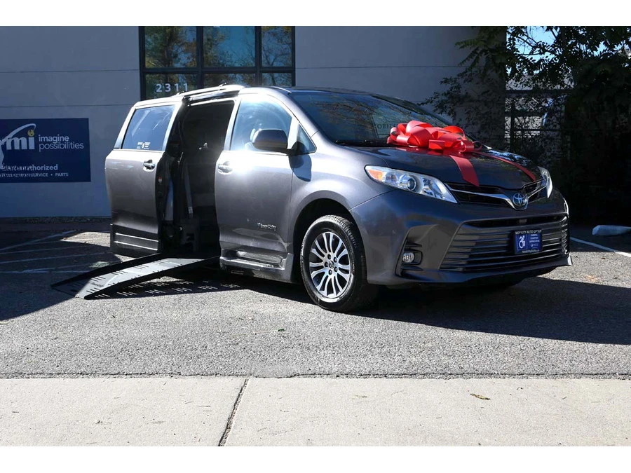 2020 Toyota Sienna 3rd Gen - Image 2 of 21