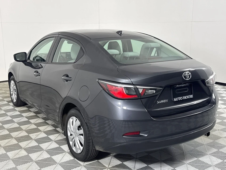 2020 Toyota Yaris - Image 7 of 12