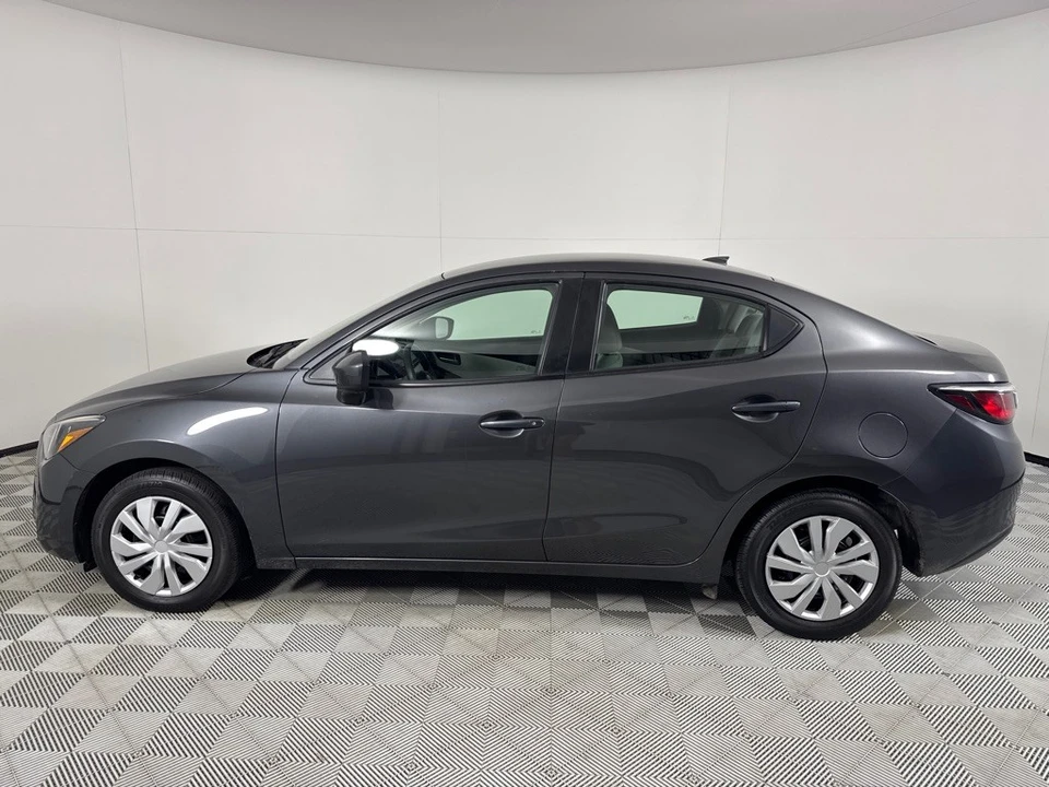2020 Toyota Yaris - Image 8 of 12