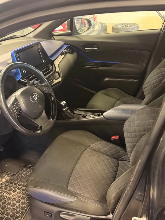 2020 Toyota C-HR - Image 7 of 8