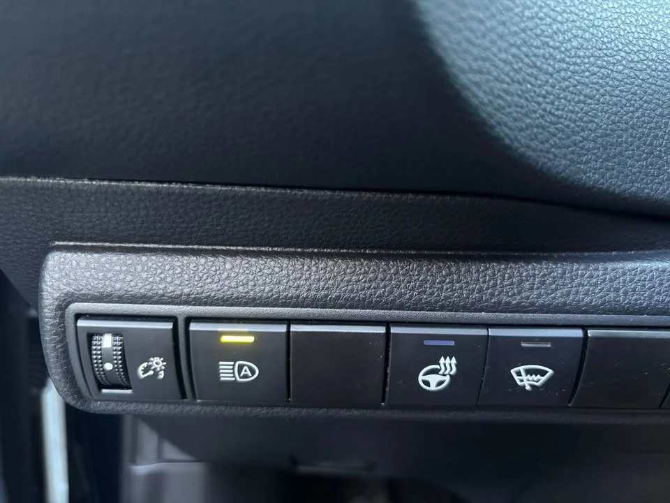 2020 Toyota Corolla 12th Gen - Image 13 of 19