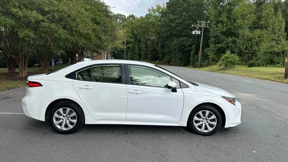 2020 Toyota Corolla 12th Gen - Image 3 of 11