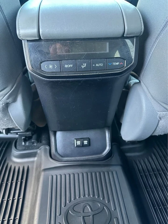 2020 Toyota Highlander - Image 8 of 9