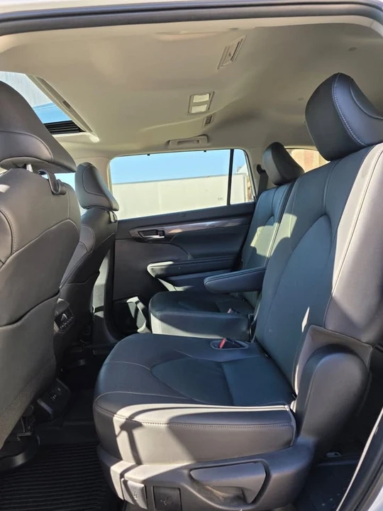 2020 Toyota Highlander - Image 6 of 10