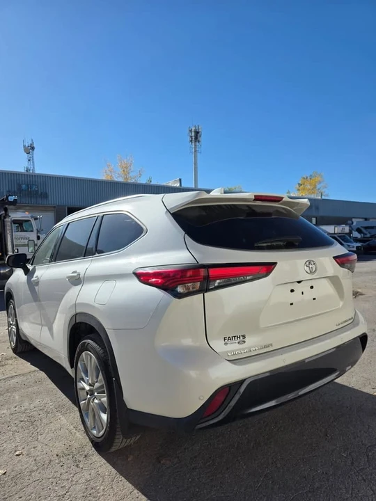 2020 Toyota Highlander - Image 2 of 10
