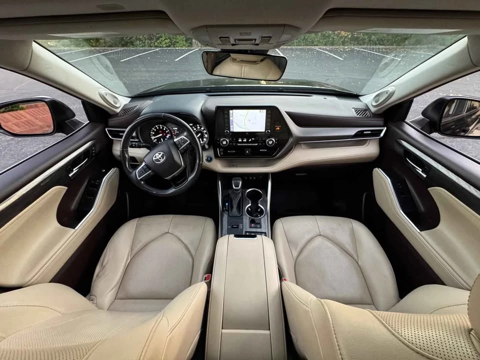 2020 Toyota Highlander - Image 7 of 15