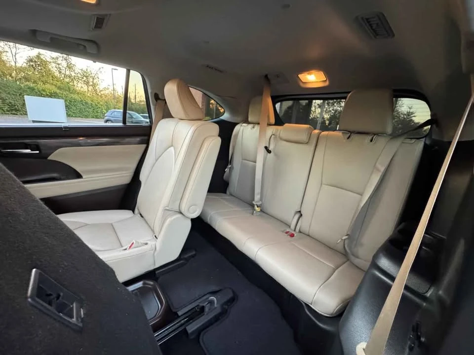 2020 Toyota Highlander - Image 12 of 15