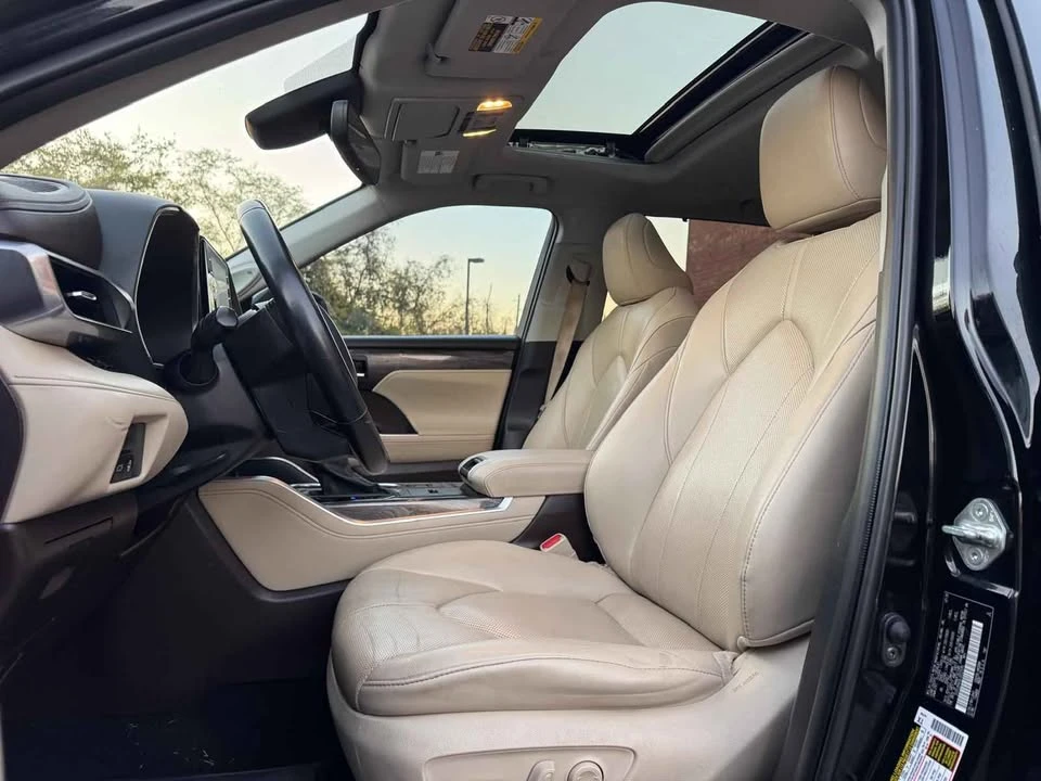 2020 Toyota Highlander - Image 8 of 15