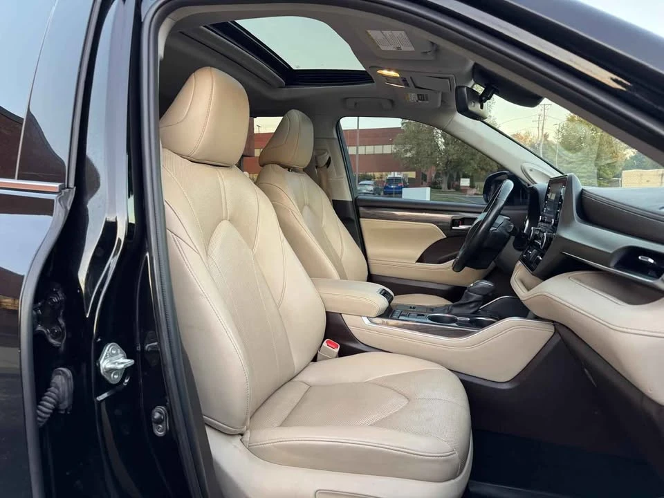 2020 Toyota Highlander - Image 9 of 15