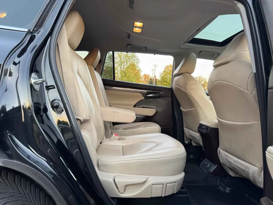 2020 Toyota Highlander - Image 13 of 15