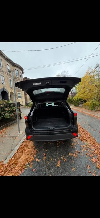 2020 Toyota Highlander - Image 5 of 10