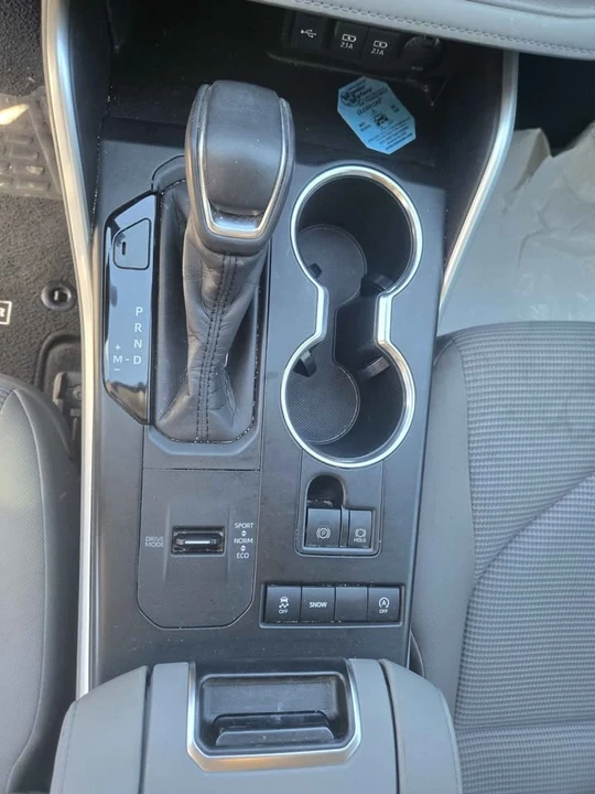 2020 Toyota Highlander - Image 7 of 10