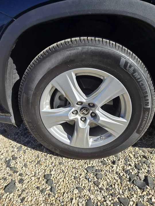 2020 Toyota Highlander - Image 3 of 10