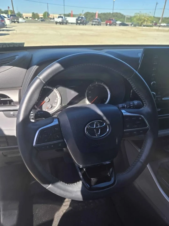 2020 Toyota Highlander - Image 9 of 10