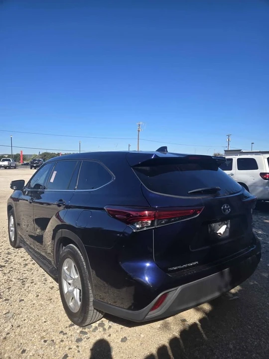 2020 Toyota Highlander - Image 2 of 10