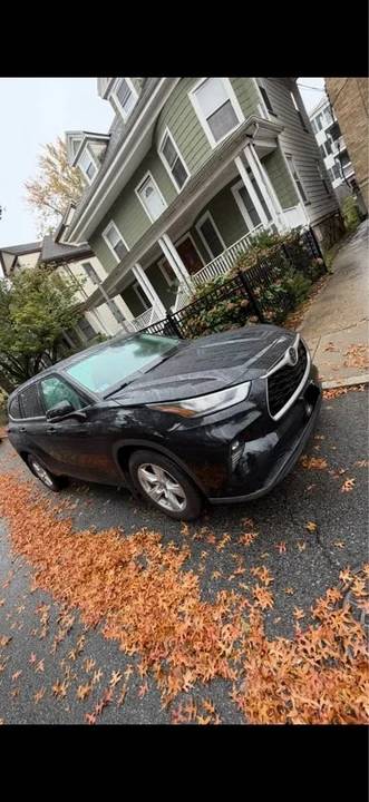 2020 Toyota Highlander - Image 2 of 10