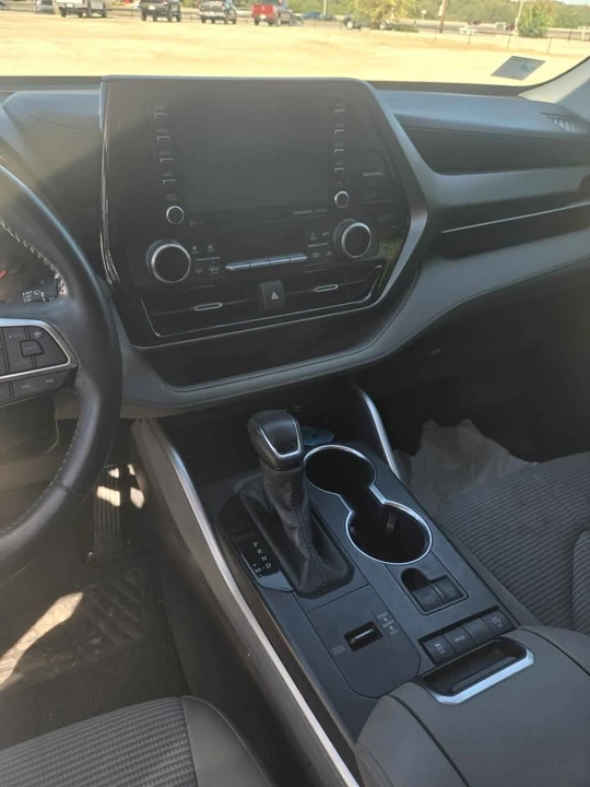 2020 Toyota Highlander - Image 8 of 10