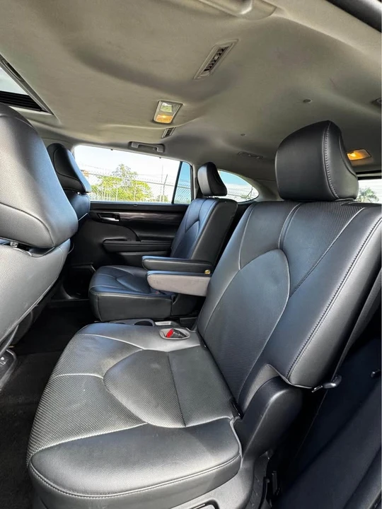 2020 Toyota Highlander - Image 3 of 12