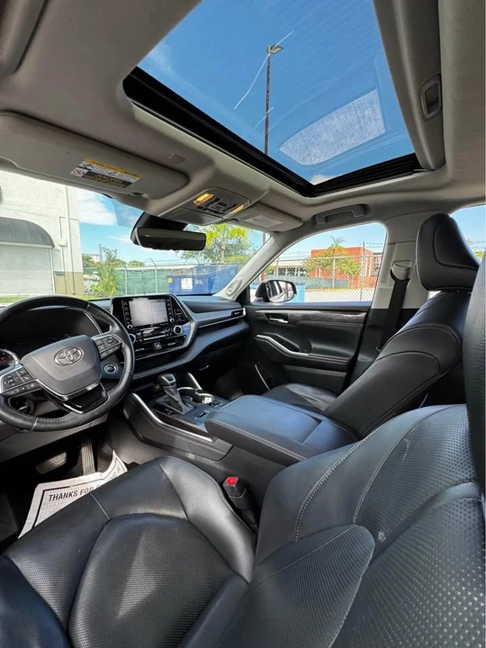 2020 Toyota Highlander - Image 8 of 12